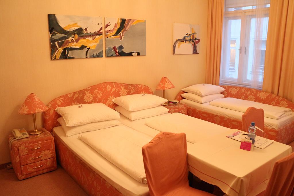 Schweizerhof 3* Viena